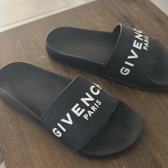 Authentic givenchy - Picture 2 of 6